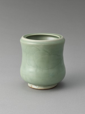 九州国立博物館 | 収蔵品データベース | 青磁草花文水指