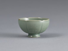 九州国立博物館 | 収蔵品ギャラリー | 青磁劃花菊文坏・托