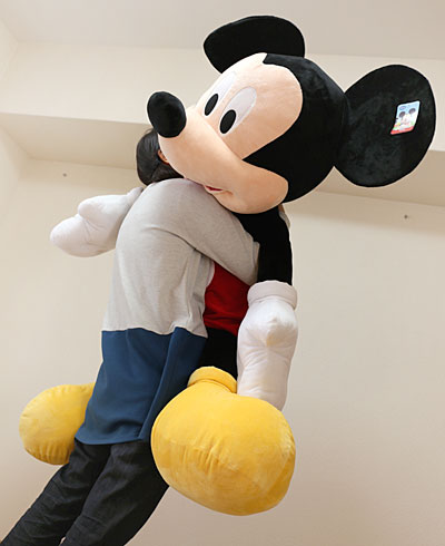 コストコの巨大ミッキー ぬいぐるみ | コストコ通 コストコおすすめ