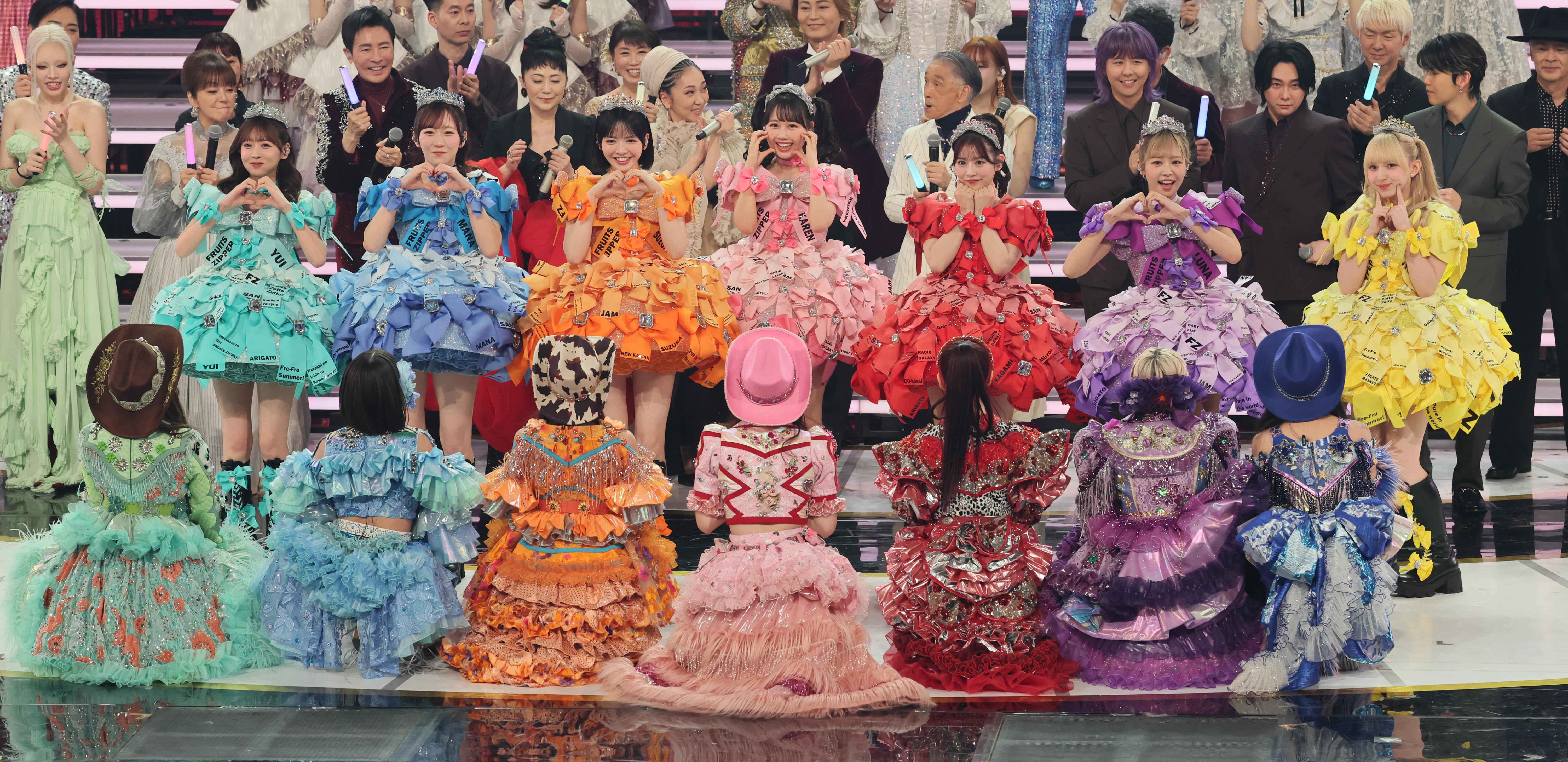 紅白】CANDY TUNEからFRUITS ZIPPERへマイクのバトンタッチでKAWAII