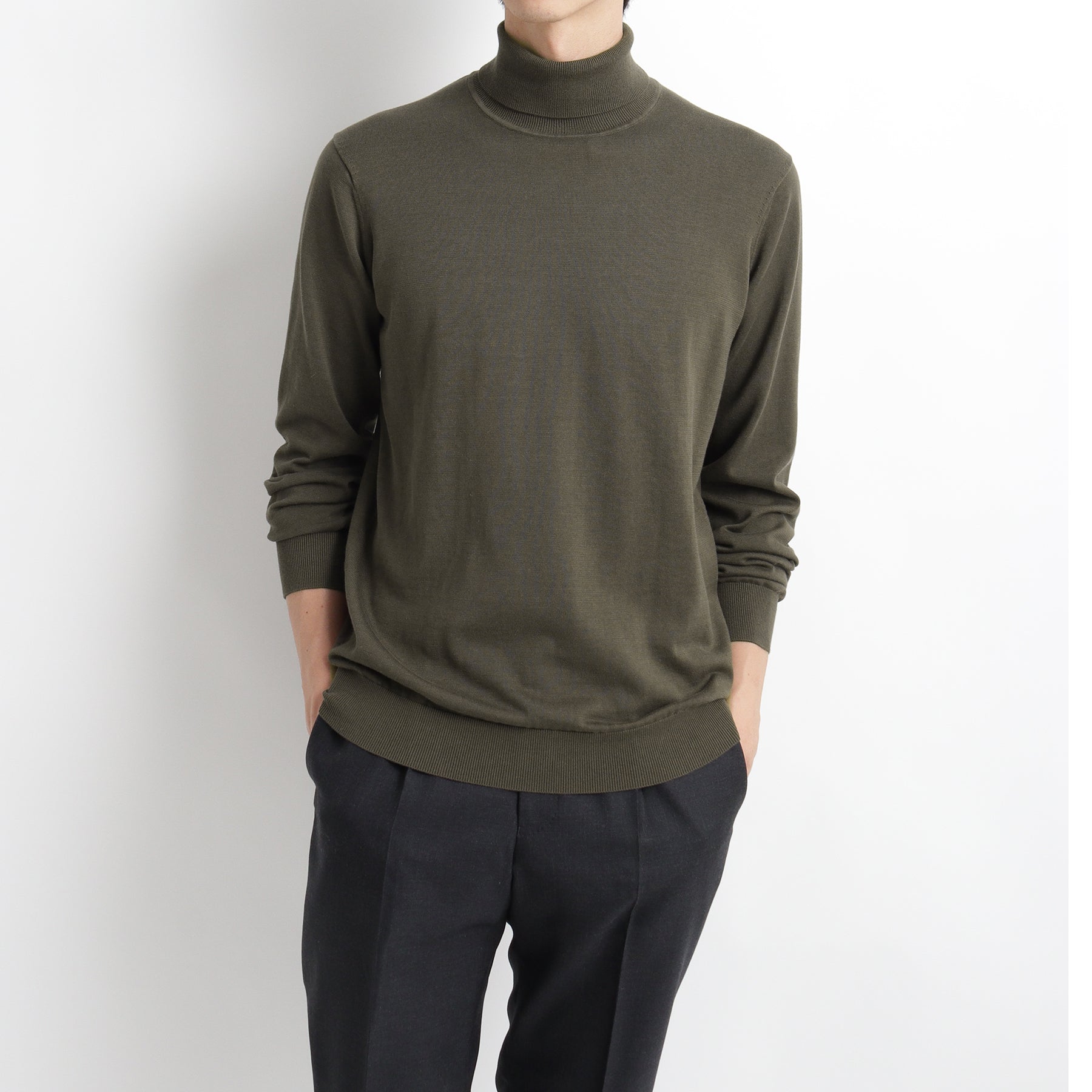 スビンプラチナム タートルネックニット オリーブ | ＋CLOTHET ONLINE