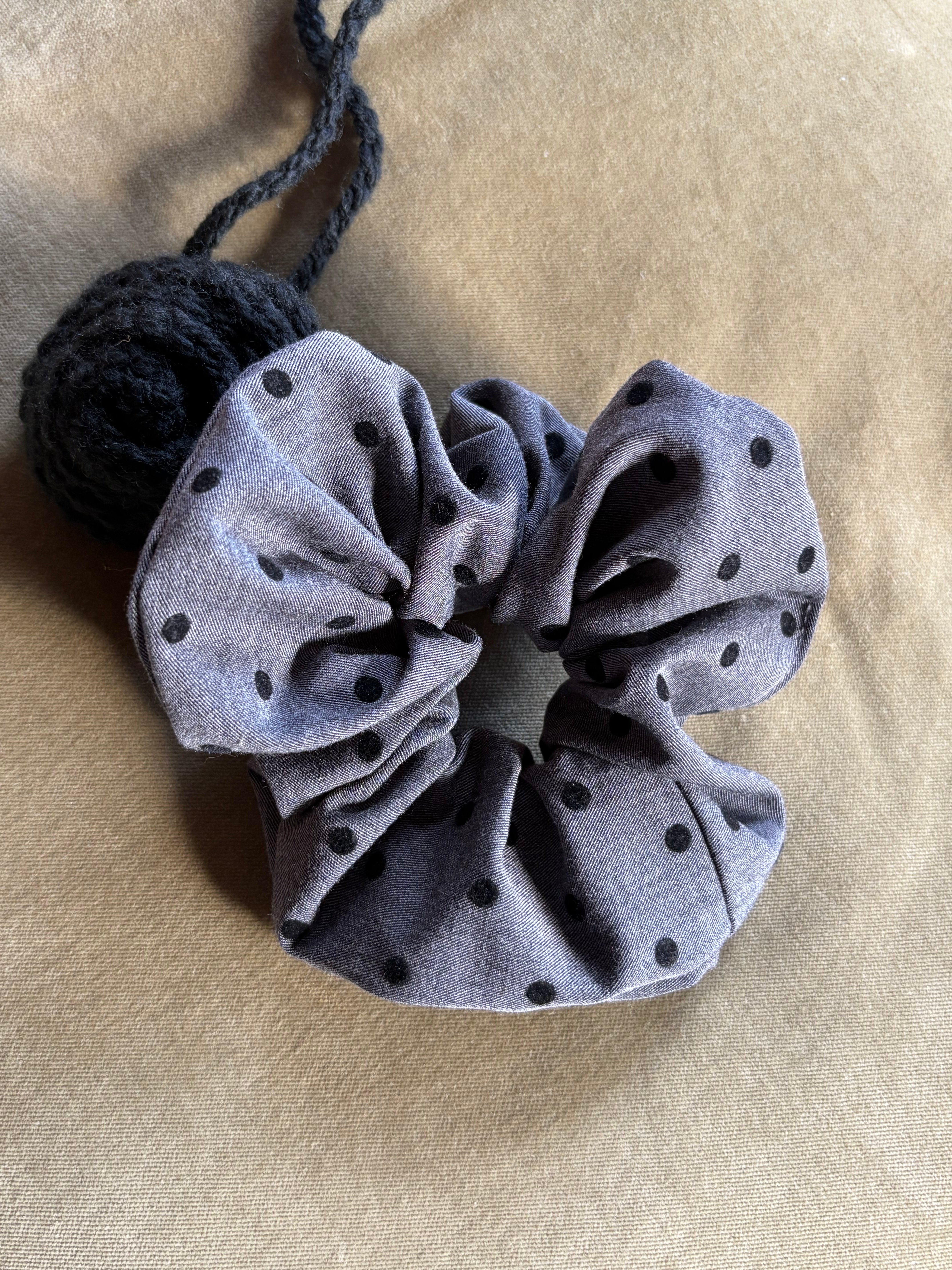 グレードットシュシュ DPA43557 – CRAMMY