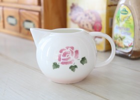 マニー ローズ 陶器 キッチン － フレンチカントリーのバラ柄、レース