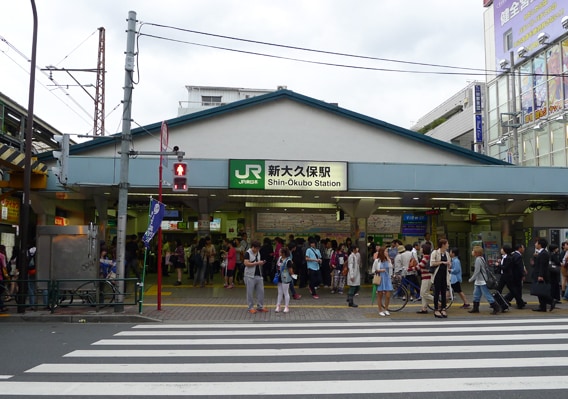 新大久保・イケメン通り「アジア食品店」の看板ネコ | 梅津有希子の