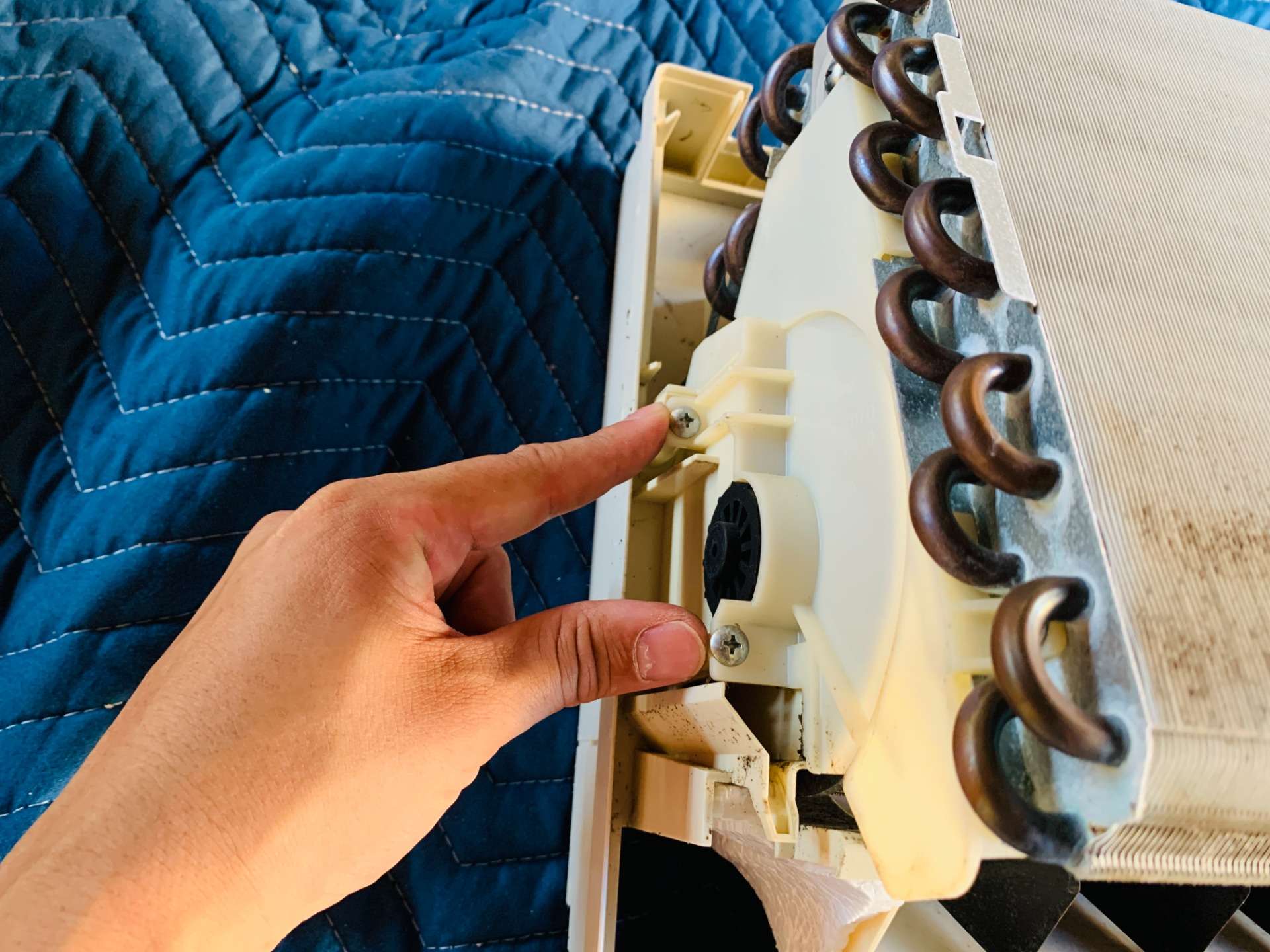 コロナのルームエアコンの分解方法 | ずっと安心して使っていただける