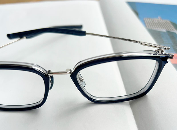 999.9(フォーナインズ) 立体感と繊細な印象が合わさった