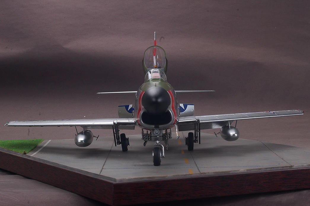 1/32 F-86D セイバードッグ (KH32007) - (株)ビーバーコーポレーション