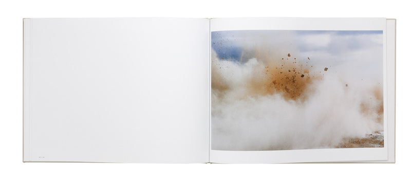 A Bird / Blast #130 - 畠山直哉 | shashasha 写々者 - 写真集とアート