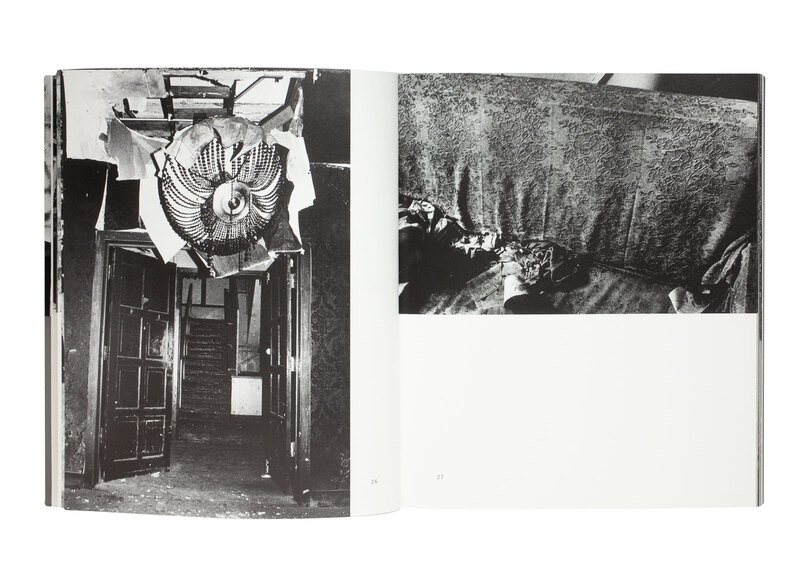 Club & Courts Yokosuka Yokohama - 石内都 | shashasha 写々者 - 写真