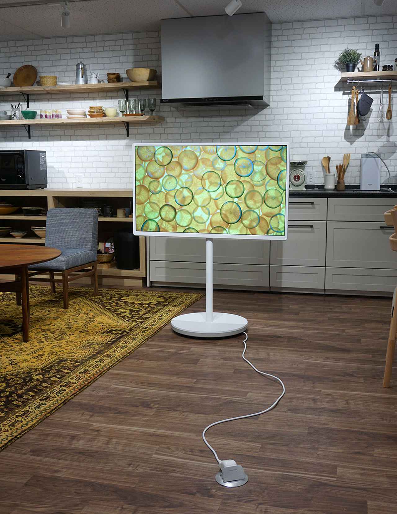 テレビがどこにでも付いてくる！ 4K液晶ビエラ「レイアウトフリー