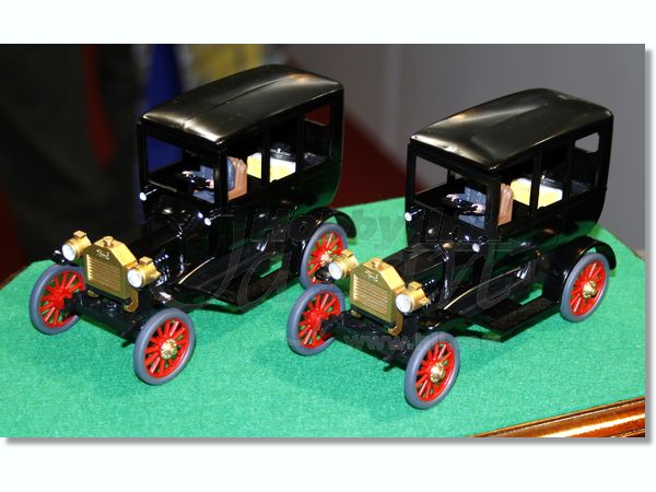 ビックリ分解自動車 1915 フォード | HLJ.co.jp