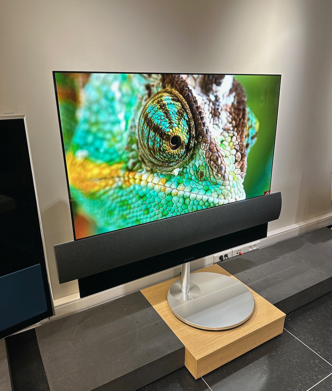 Beovision Eclipse 55 with upgrade to LG 55″ C4 Oled 4K UHD panel