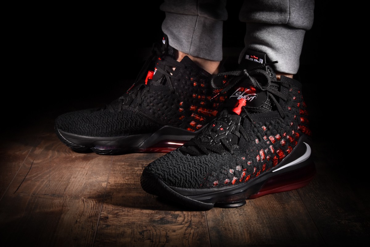 NIKE LEBRON 17 INFRARED per €195,00 | kicksmaniac.com