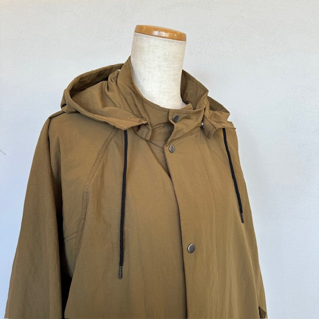 YARRA NEU フード付きナイロンポンチョ風コート 5547-414 – delaube.jp