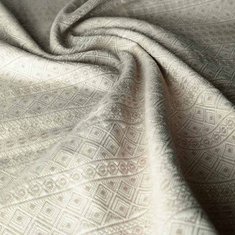 どんな服にも合わせやすいウォームベージュのベビーラップ 男女兼用に