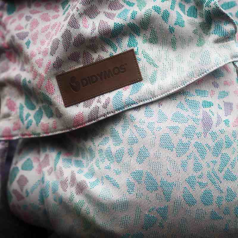 淡いパステルカラーが人気のおしゃれ抱っこ紐｜ディディフィックス