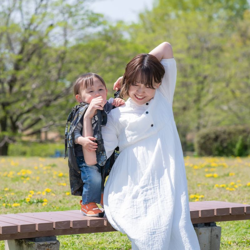 妊娠中もおんぶがしやすいおんぶ紐｜ディデイゴー ブルーブロッサム