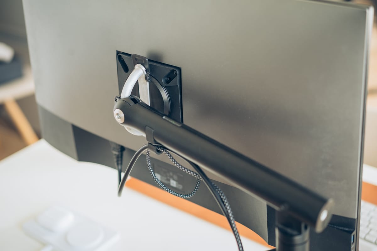 デスクツアー】白を基調としたナチュラルテイストのデスク環境作りの