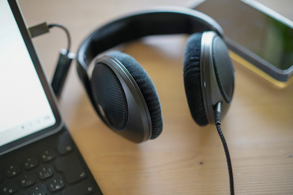 ゼンハイザー HD560Sレビュー 映画ゲームに最適な開放型ヘッドホン