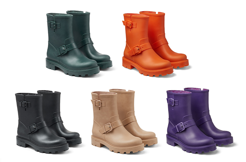 大人の足元にサステナブルな【ジミー チュウ】新作レインブーツ | Domani