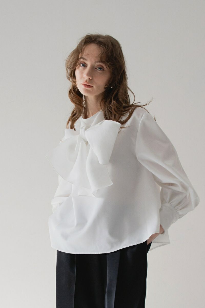 classy ribbon blouse/white | maison de Dolce.
