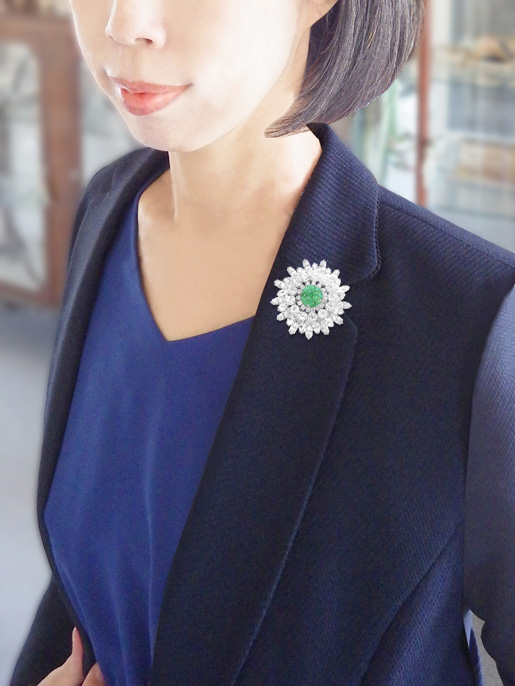 JULIANA ジュリアナ | 翡翠とクリアラインストーンのフラワーブローチ