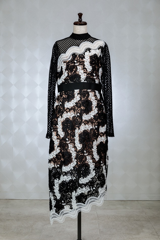 Self-portrait セルフポートレート ホワイト×ブラック長袖ドレス