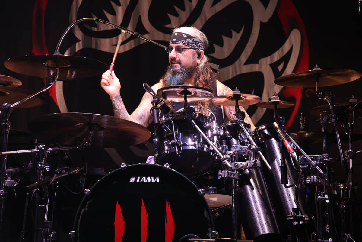 マイク・ポートノイ擁するパワー・トリオが放つロックンロール