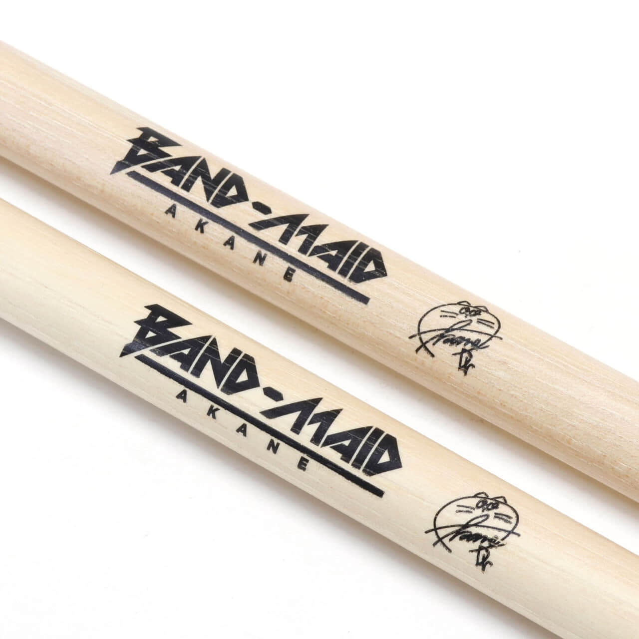 BAND-MAID AKANE初のシグネチャー・スティックが完成！ 12月14日発売