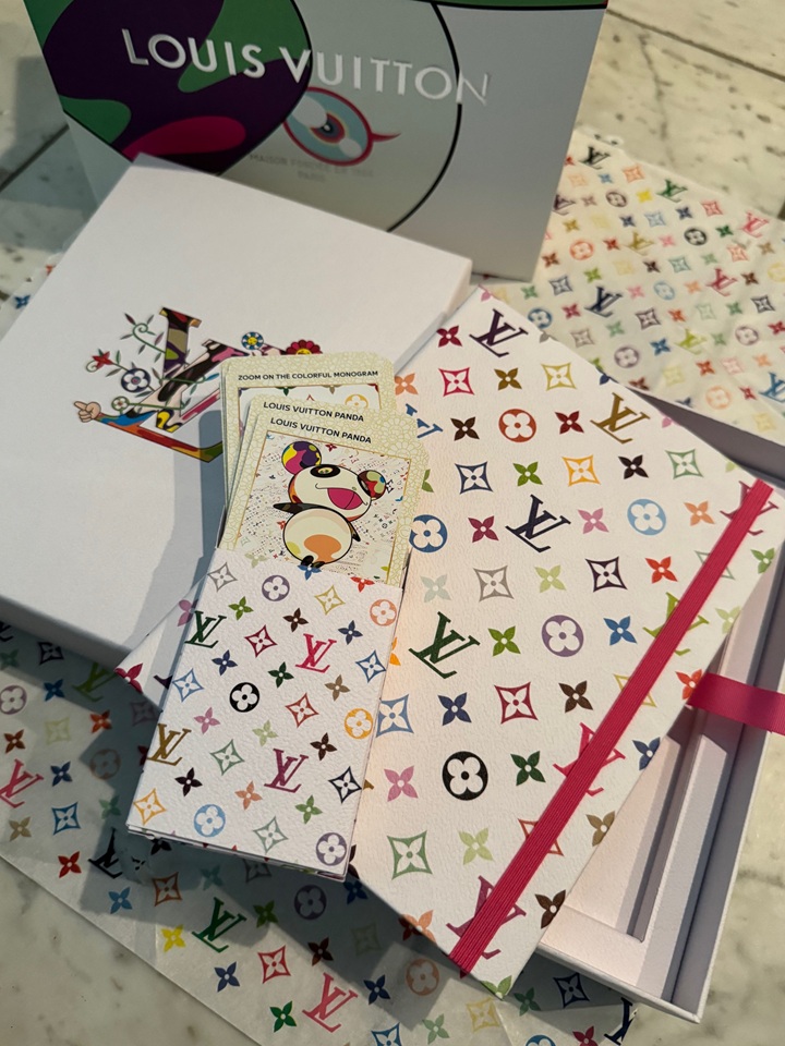 顧客限定ギフト「LOUIS VUITTON × MURAKAMI Trading Card」村上隆