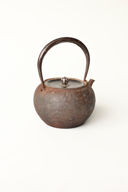 龍寿堂 浄寿 丸形鉄瓶 湯沸 銀摘蓋 M443｜骨董店 のびる 古美術 骨董