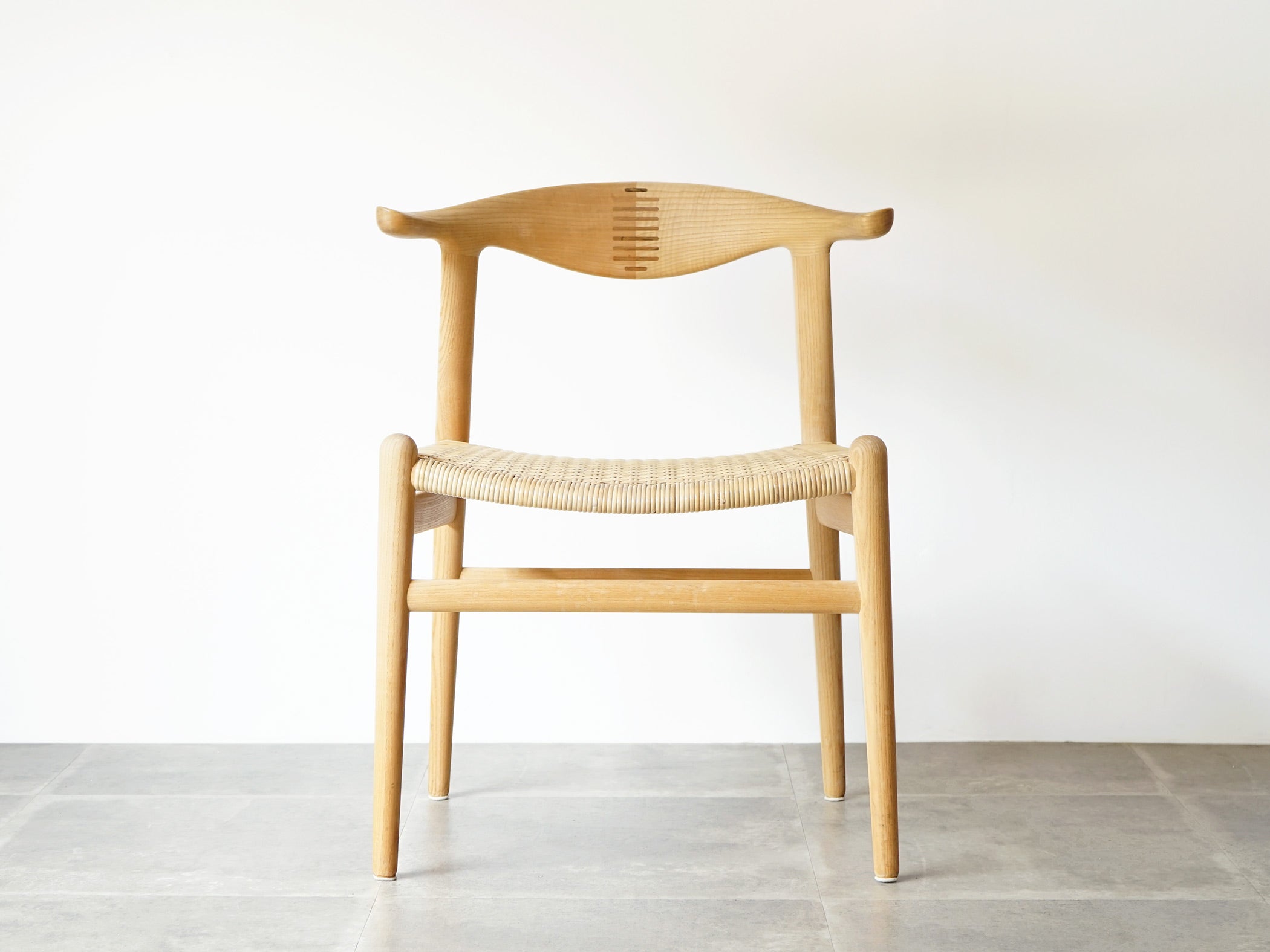 Hans J. Wegner（ハンスJ.ウェグナー) カウホーンチェア PP505 籐張り