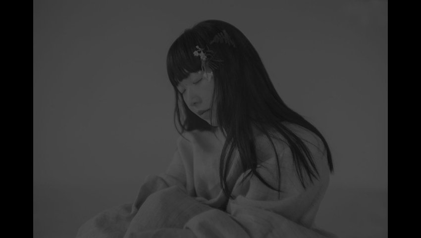 世界中の音楽ファンを魅了する音楽家・青葉市子。アルバム『アダンの風