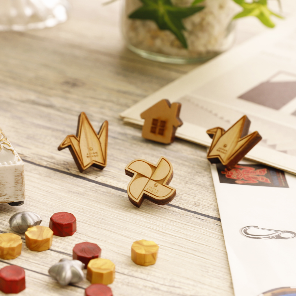 オリジナルピンバッジ | ノベルティや記念品でSDGsに間伐材、木製