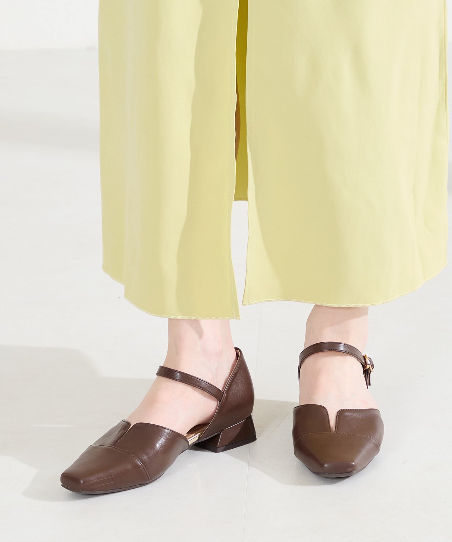 カタログ掲載アイテム】スリットセパレートパンプス/62110