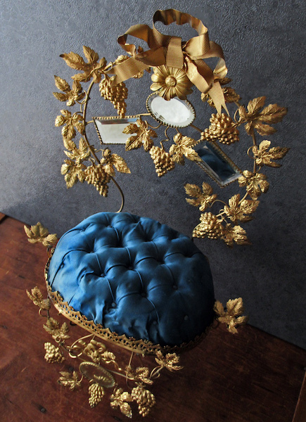 青いクッションのグローブ・ド・マリエ - Eggplant