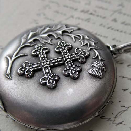 ロレーヌ十字とアザミのシルバーロケット - Eggplant