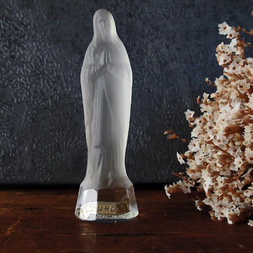 クリスタルガラスのルルドの聖母マリア像 - Eggplant