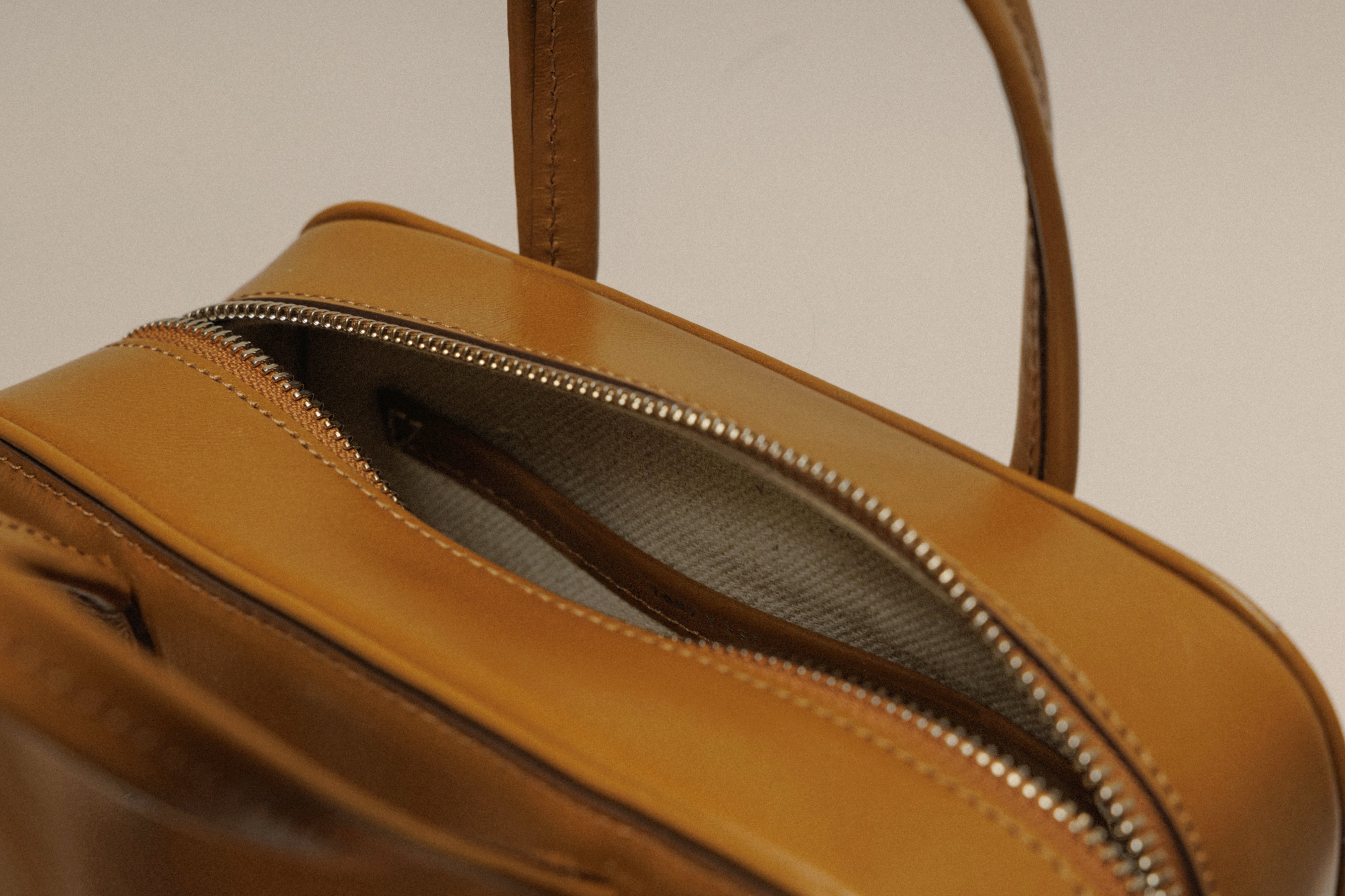 SAC LOQUET MINI CARAMEL – TOUT Y EST EN