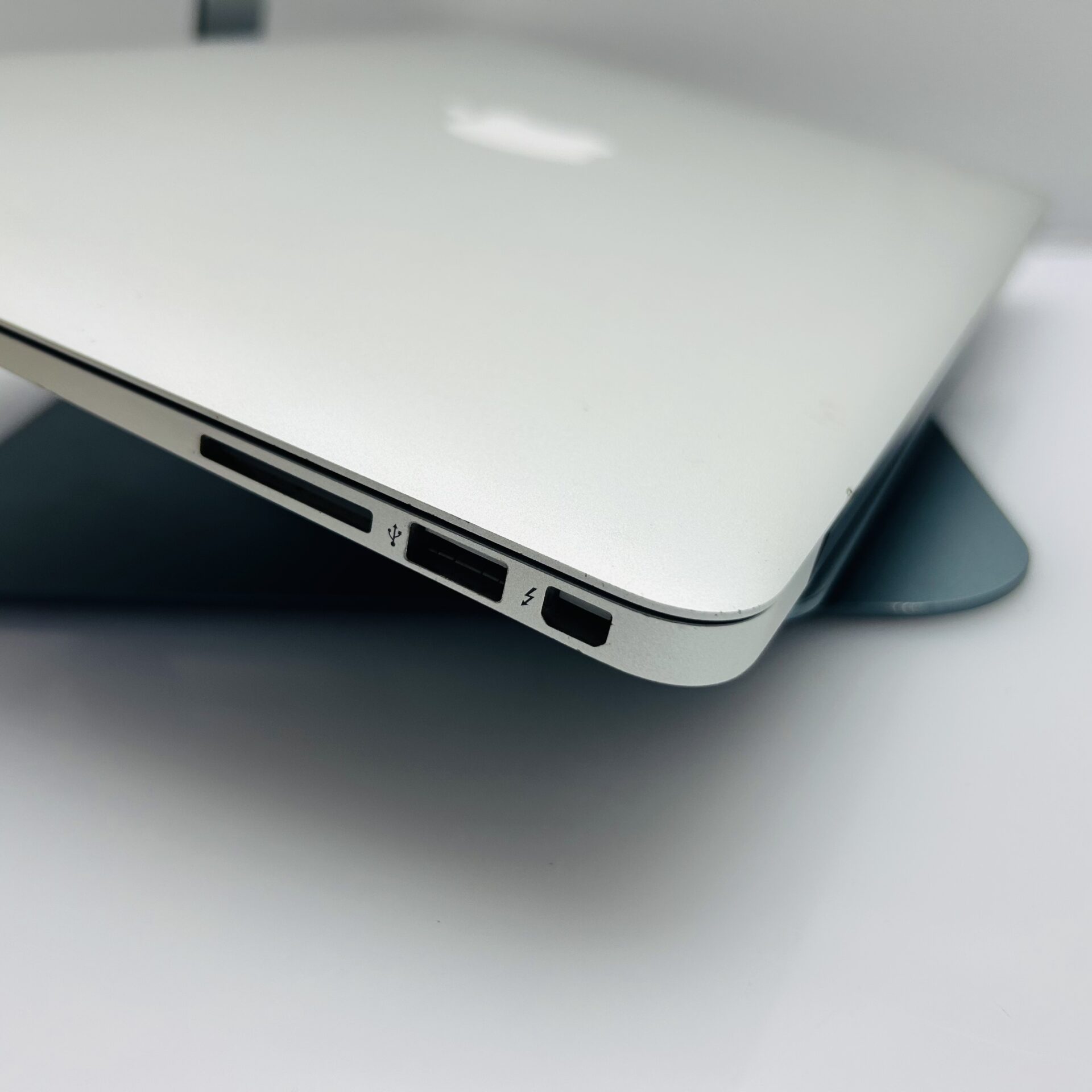 Buy Used Apple MacBook Air 13-inch “Core i5” 1.8GHz (2017) 8GB RAM