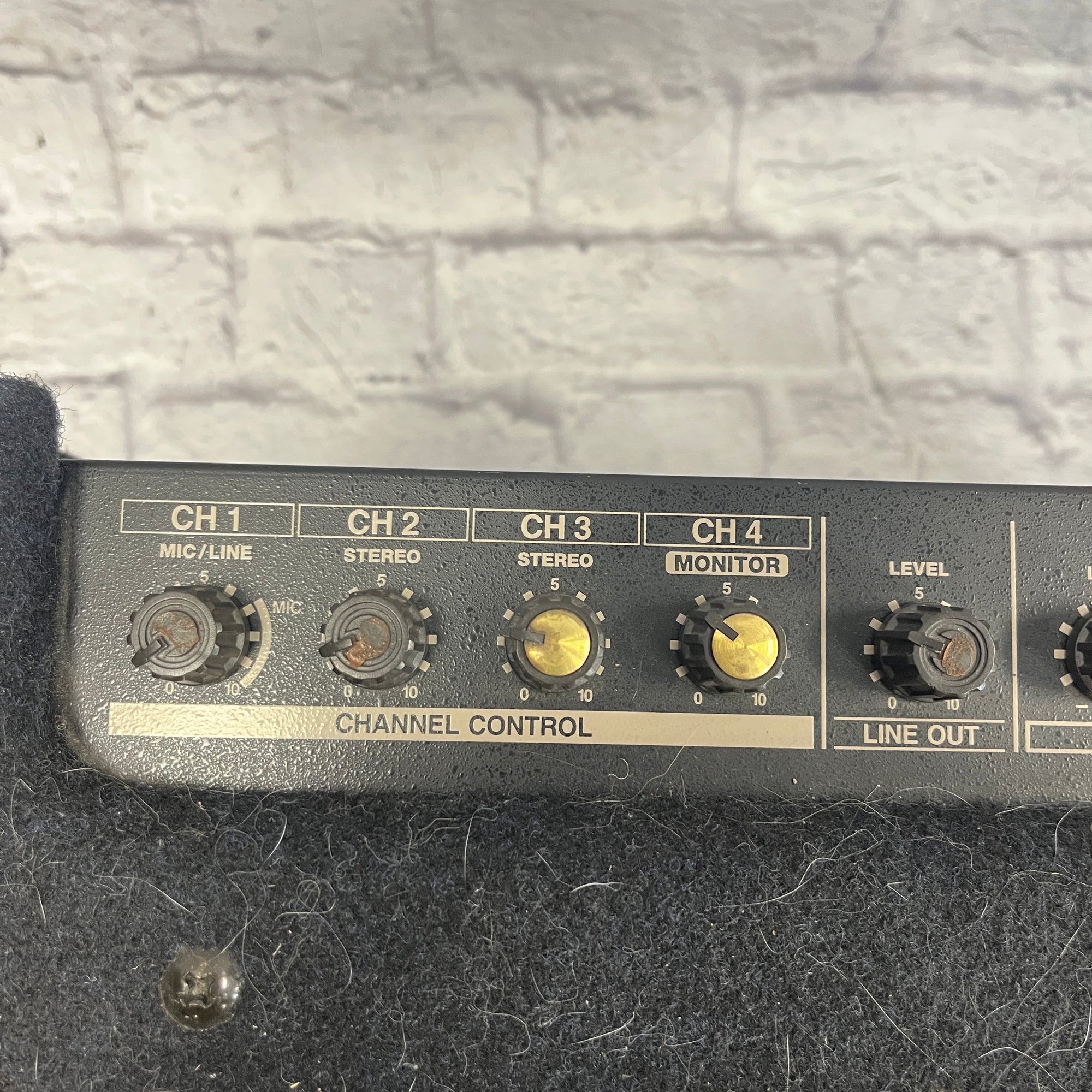 Roland KC-300 Keyboard Amplifier - Evolution Music