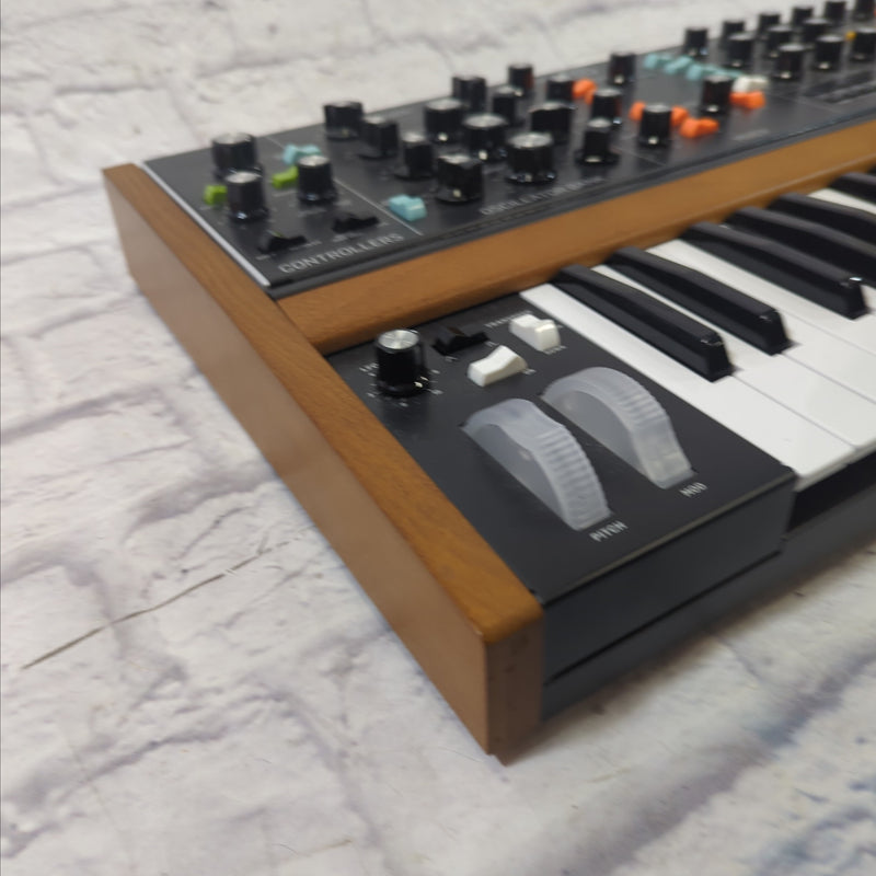 Behringer Poly D 4-Voice Po - Evolution Music