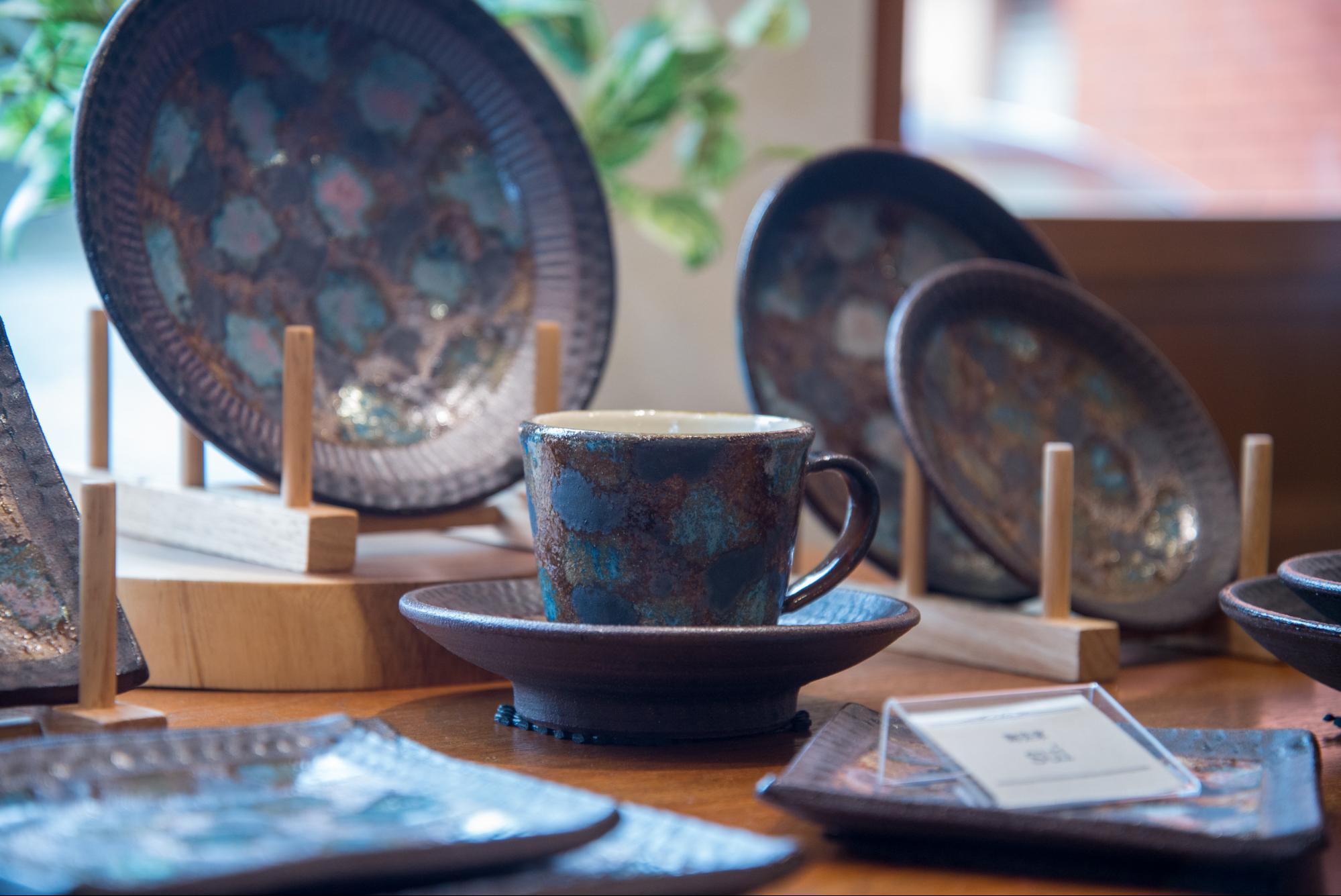 生活の中に沖縄の伝統を 宜野湾市の「うつわやマルン」でやちむんと