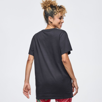 ZUMBA☆ボディシェイプアップシステム☆DVD４枚とCD、トーニングスティック Zumba Holiday Crew Neck Tee <Bold Black> | JWI OFFICIAL WEBSITE