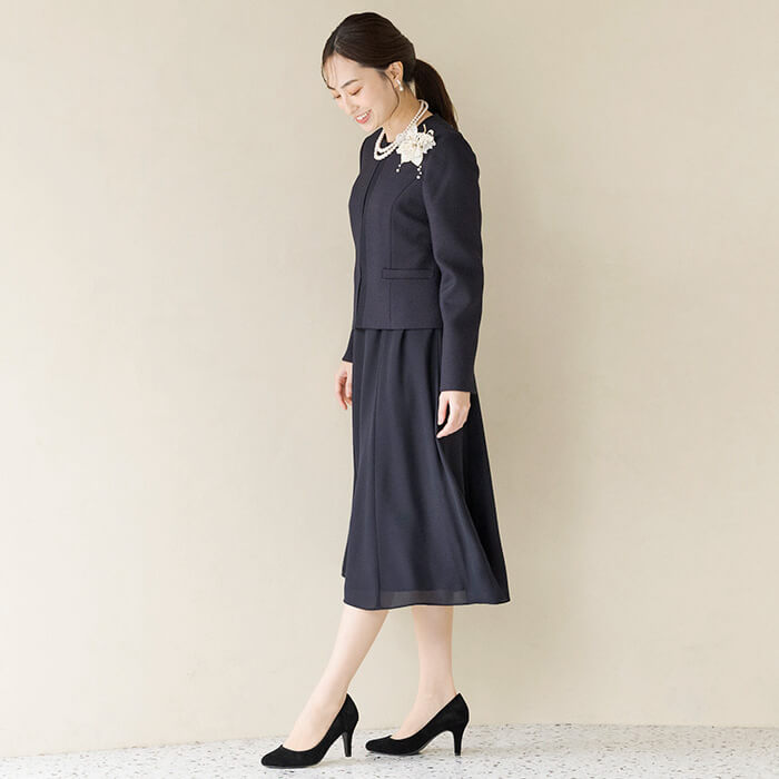 シンプルで上品な定番ネイビースーツ 9号・ネイビー｜東京ソワール