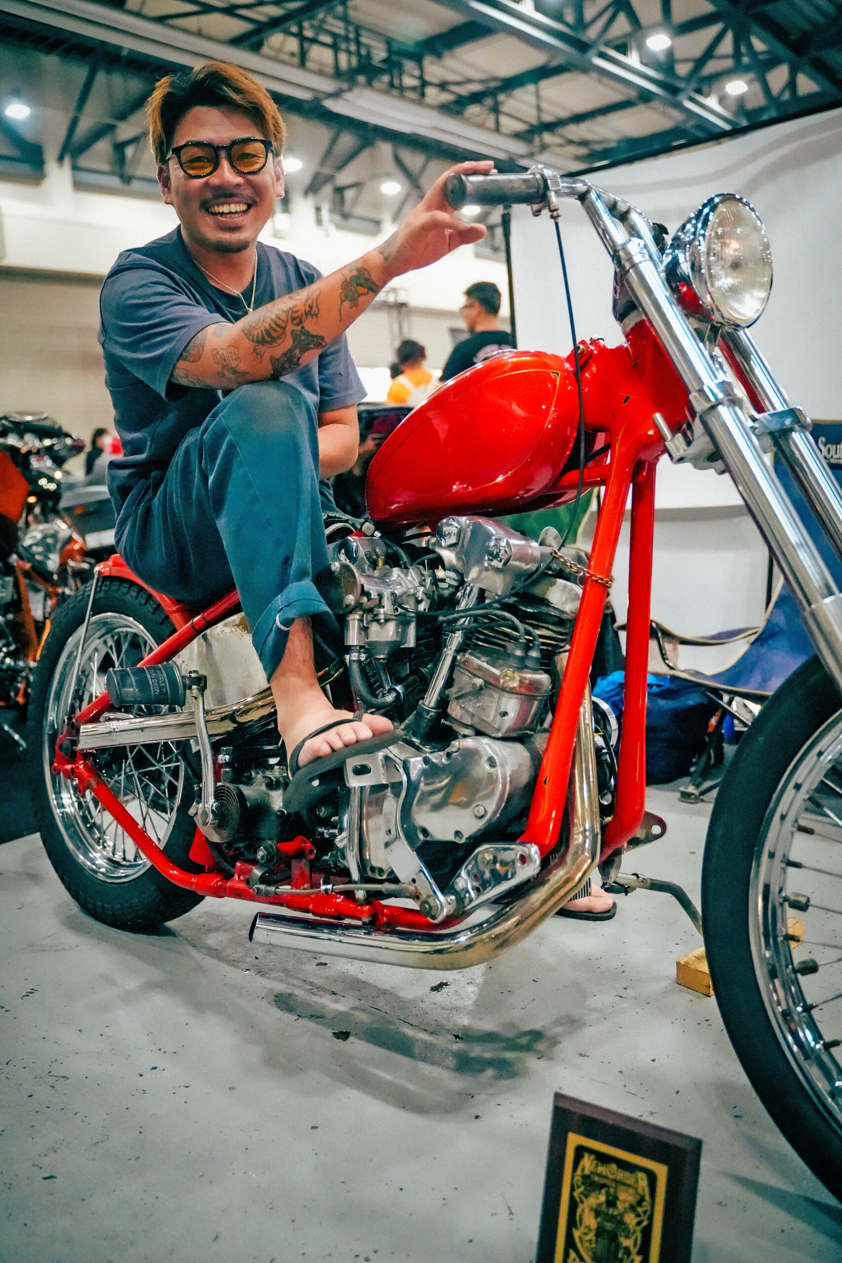 ティファニーの壺から着想を得たナックルヘッドチョッパーストリート