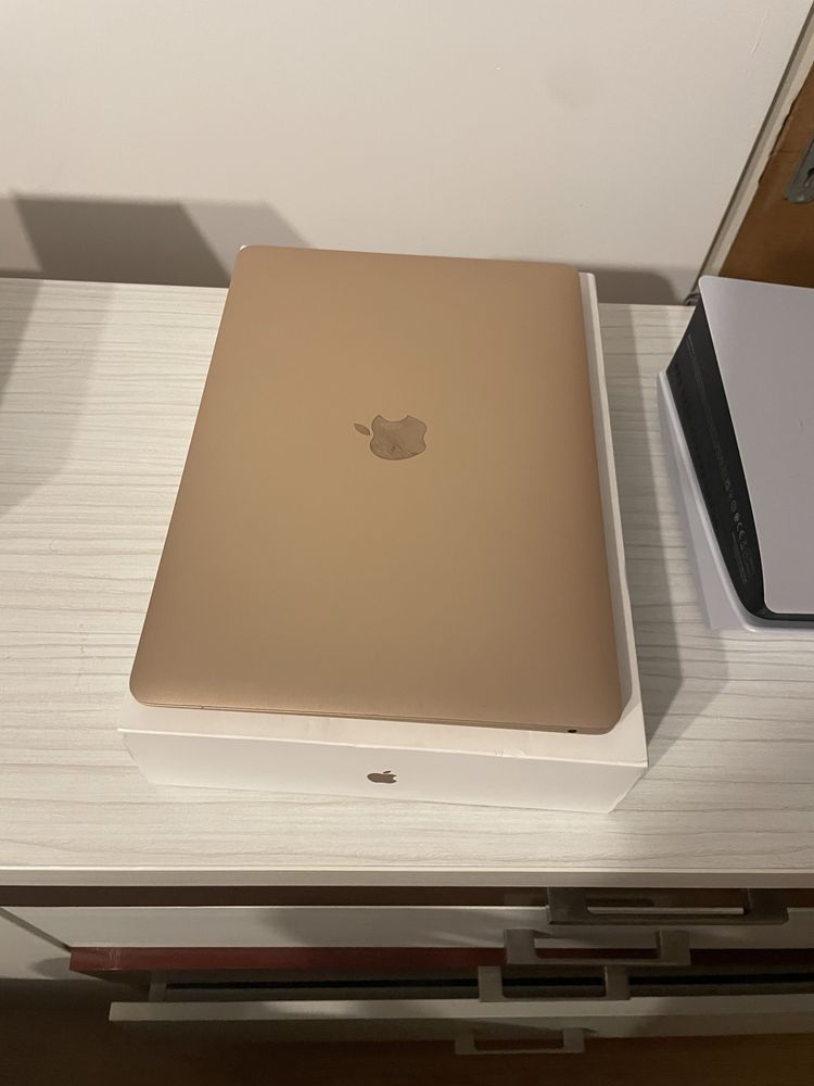 Macbook air 2020 Bucuresti Sectorul 1 • OLX.ro