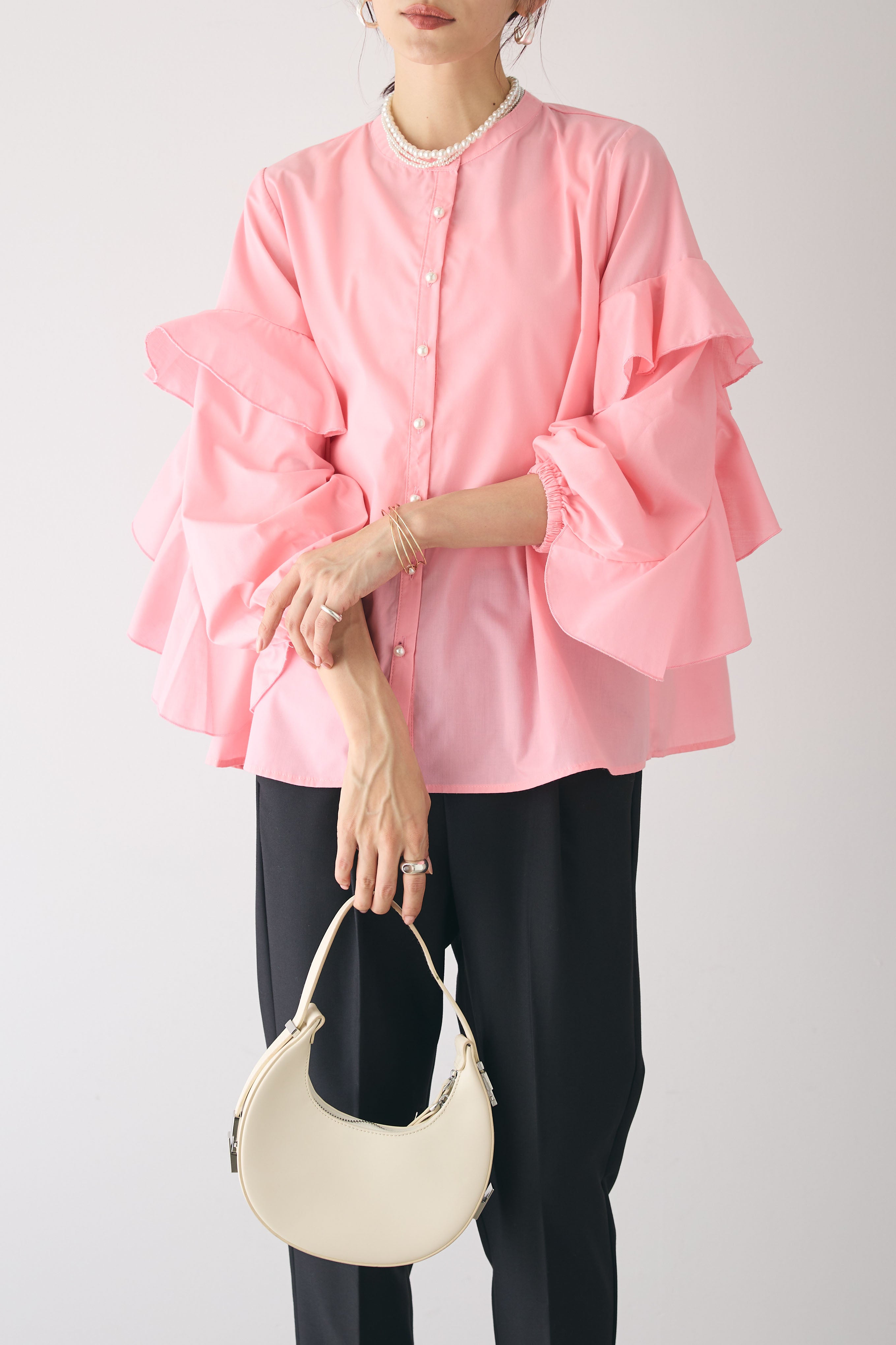 予約]フリルスリーブパールボタンブラウス – Frene