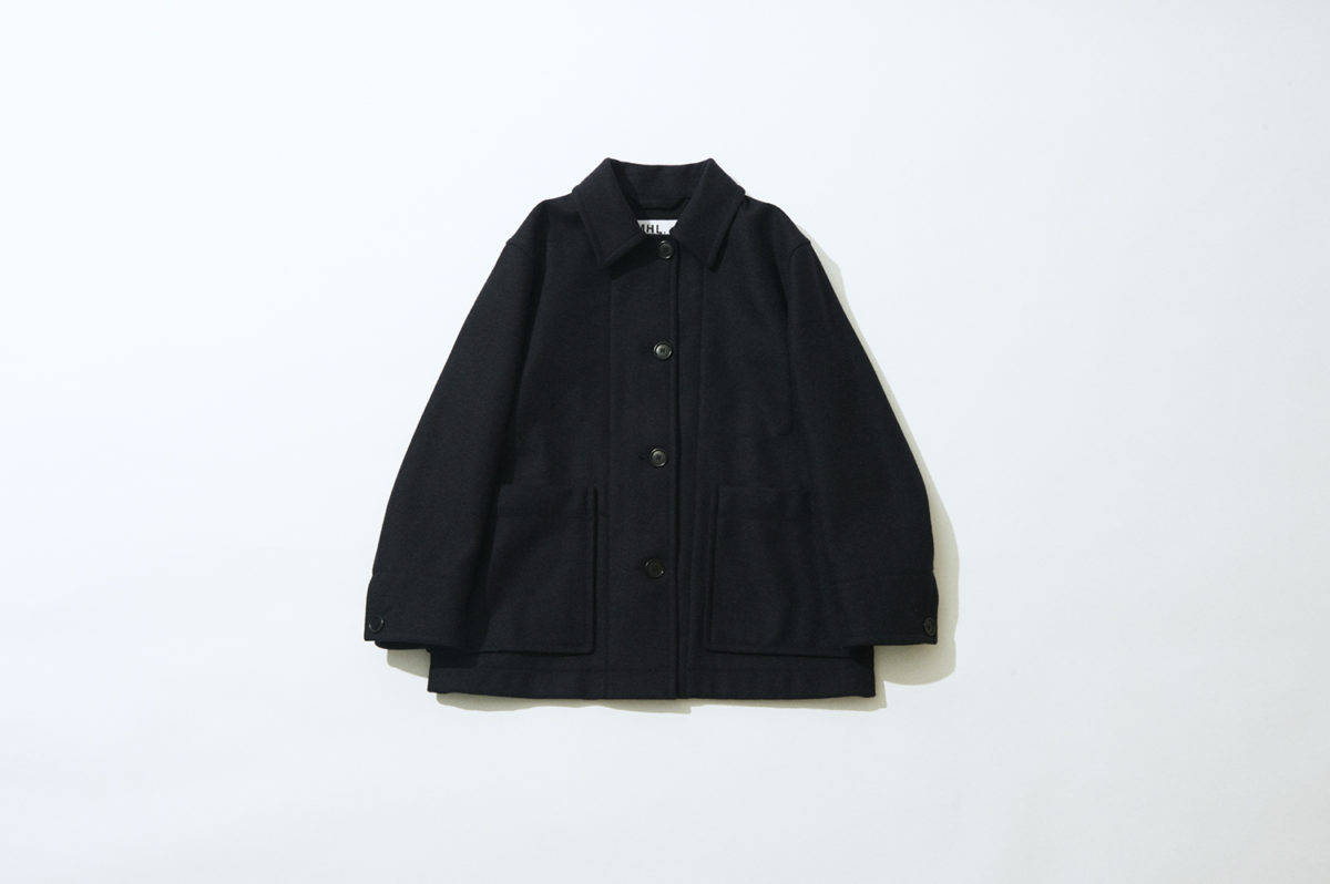 ワークテイストの中に英国トラッドな品を纏う《MHL（エムエイチエル