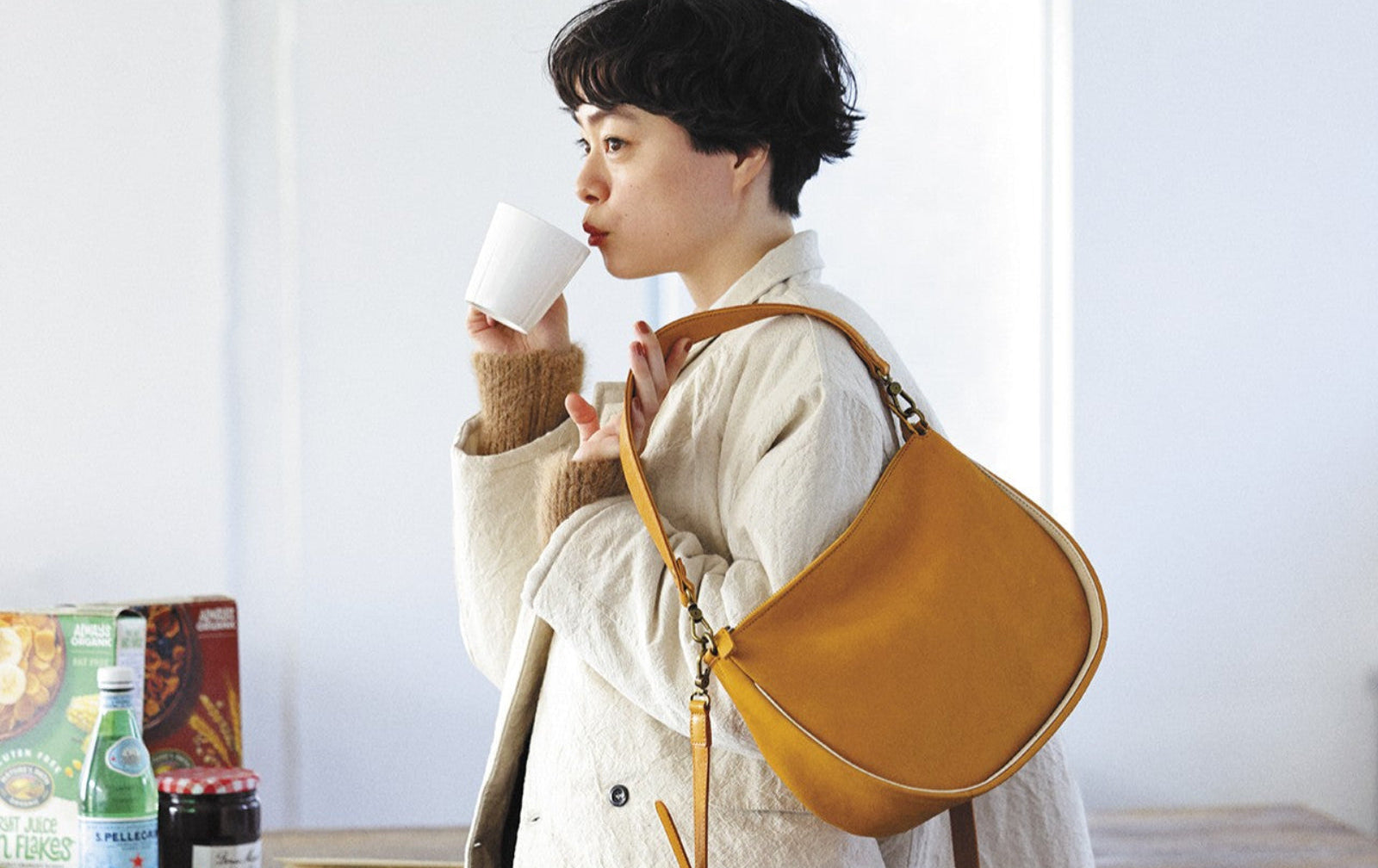 Dakota ブラック ショルダーバッグ・イエローポーチ2点セット Dakota